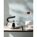 Alessi AC100 Bulbul Bollitore in acciaio Inox ambientazione