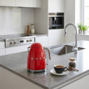 Bollitore Smeg KLF03RDEU Rosso ambientazione