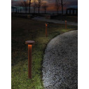 Ciottolo Paletto H 70 Corten Zafferano ambientazione