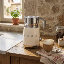 Montalatte Smeg MFF11CREU Panna ambientazione