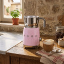 Montalatte Smeg MFF11PKEU Rosa ambientazione