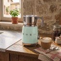 Montalatte Smeg MFF11PGEU Verde pastello Ambientazione