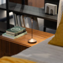 Pina Pro LED lampada da tavolo Corten Zafferano ambientazione