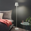 Poldina L Pro LED lampada da terra Bianco Zafferano ambientazione