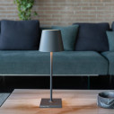 Poldina L DESK Pro LED lampada da tavolo Grigio scuro Zafferano ambientazione