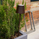 Poldina Pro LED lampada con picchetto Corten Zafferano ambientazione