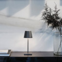 Poldina Mini Pro LED lampada da tavolo Grigio scuro Zafferano ambientazione