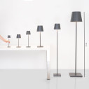 Poldina XXL Pro lampada da terra Grigio scuro Zafferano ambientazione