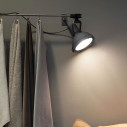 Projecteur 165 Pincer-Clip lampada da tavolo Nemo Lighting ambientazione
