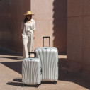 Valigia trolley C-Lite 75 Off White Samsonite ambientazione
