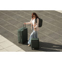 Valigia trolley espandibile Paralux Spinner 75 Olive Samsonite ambientazione
