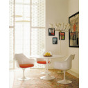 Knoll Saarinen Tavolo Tulip Lounge Ø 91 H 64-65 Laminato Bianco ambientazione