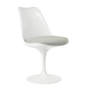 Knoll Saarinen Sedia Tulip girevole bianca con cuscino vista